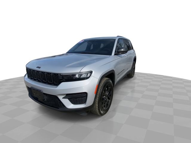 Used 2025 Jeep Grand Cherokee Altitude AWD/4WD image 6
