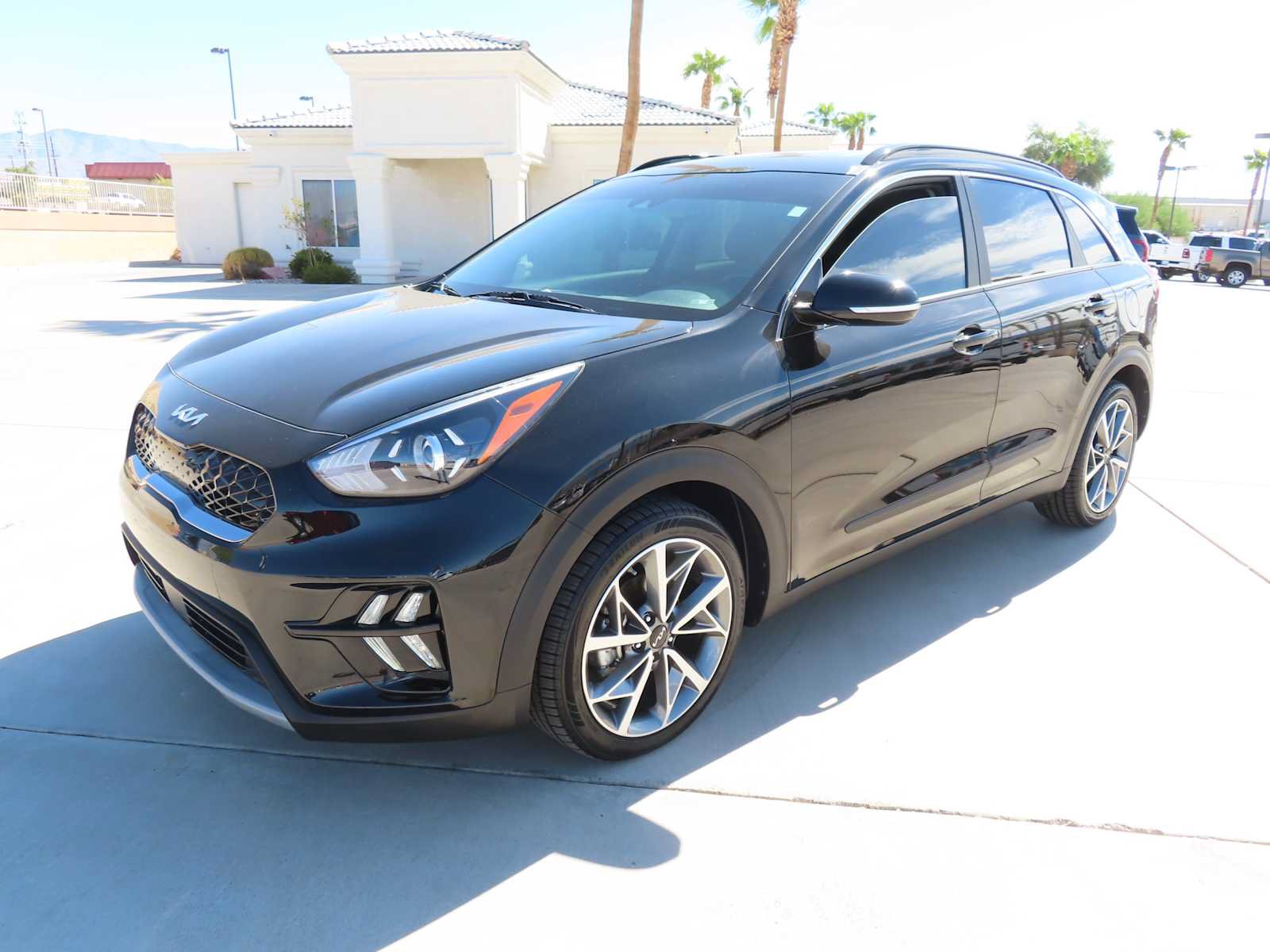 Used 2022 Kia Niro Touring Special Edition FWD image 3