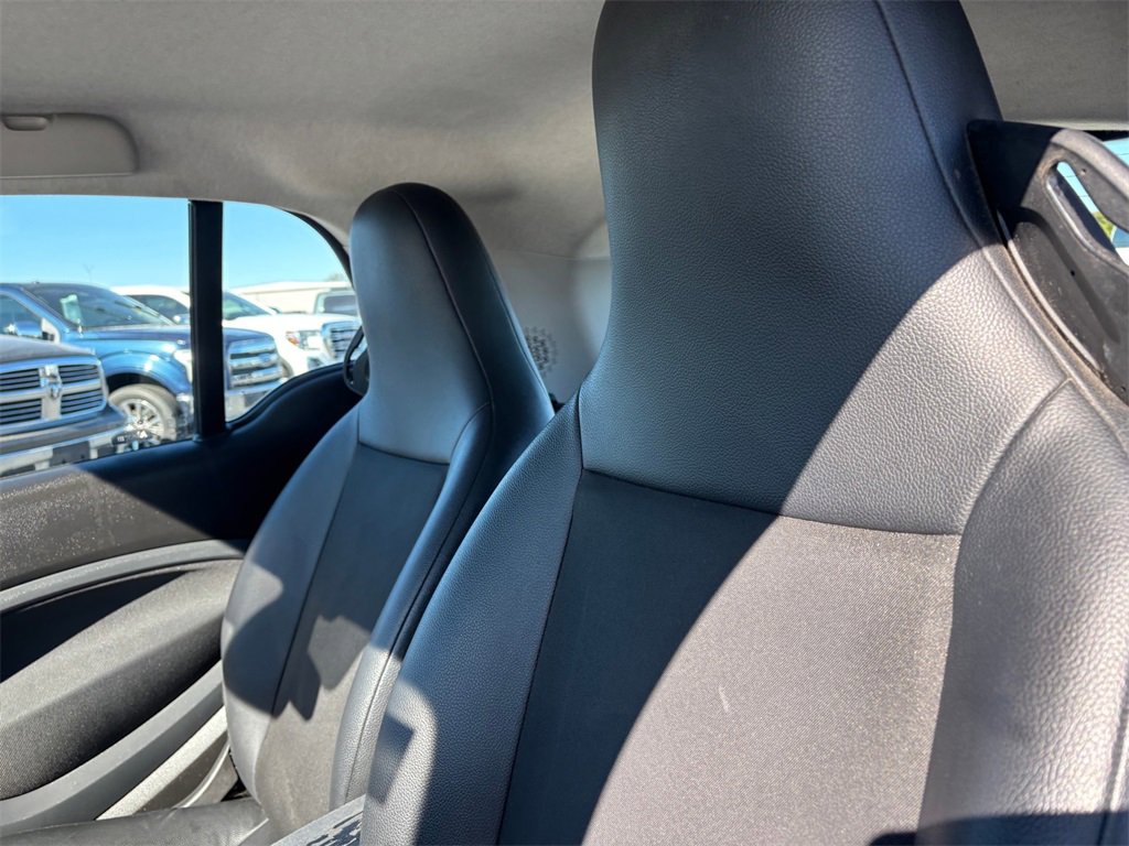 Used 2016 smart fortwo pure image 13