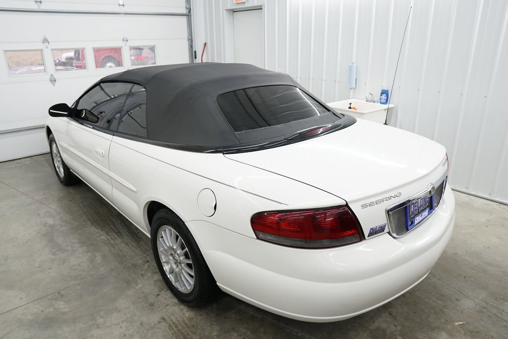 Used 2005 Chrysler Sebring Touring image 10