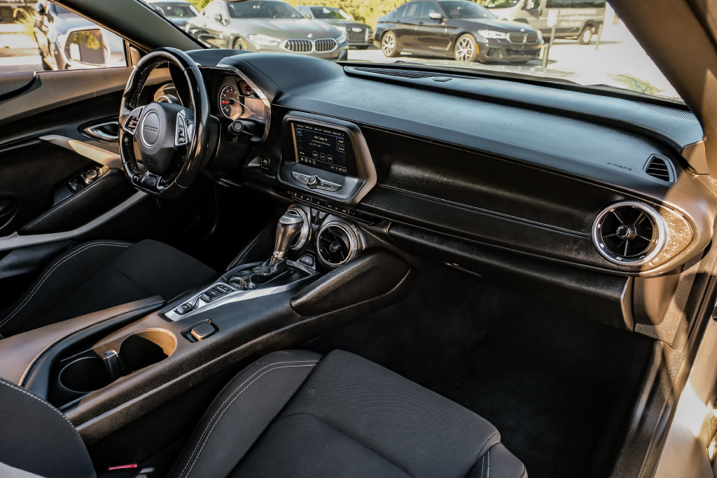 Used 2019 Chevrolet Camaro LT RWD image 10
