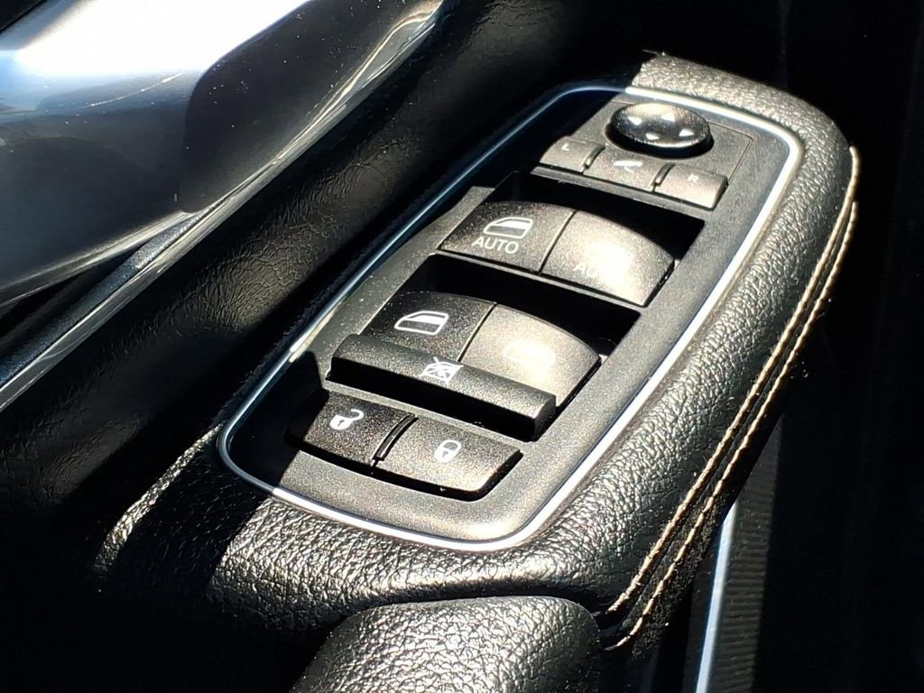 Used 2021 RAM 1500 Laramie AWD/4WD image 11