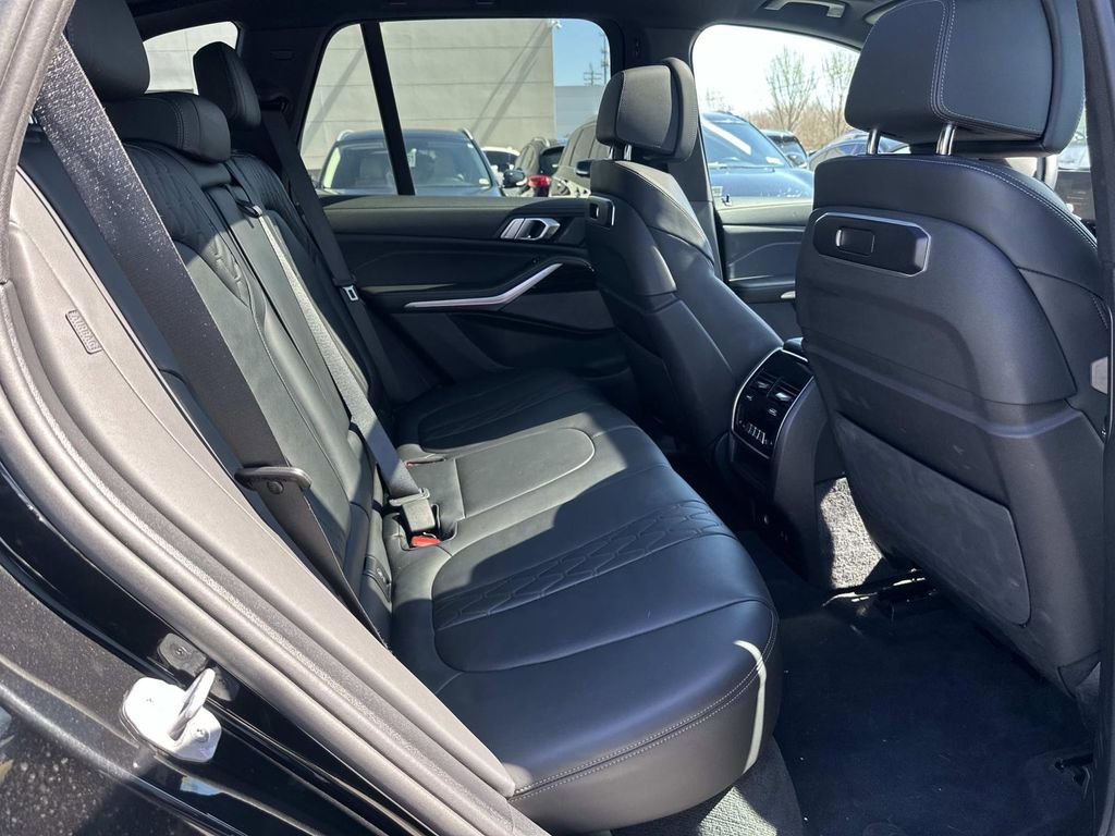 Used 2025 BMW X5 xDrive50e AWD/4WD image 35