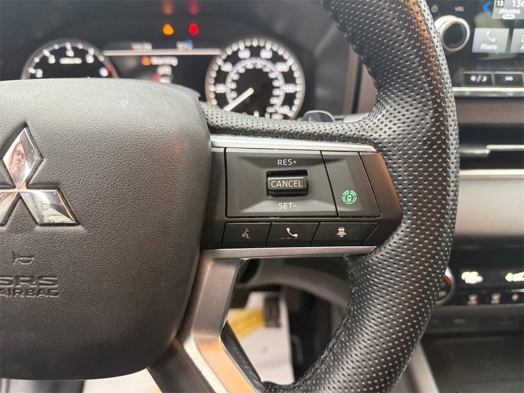Used 2024 Mitsubishi Outlander SE image 33