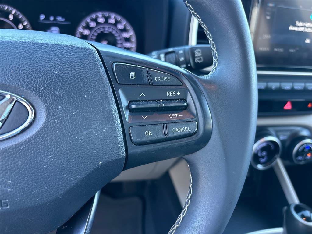 Used 2022 Hyundai Venue Limited FWD image 16
