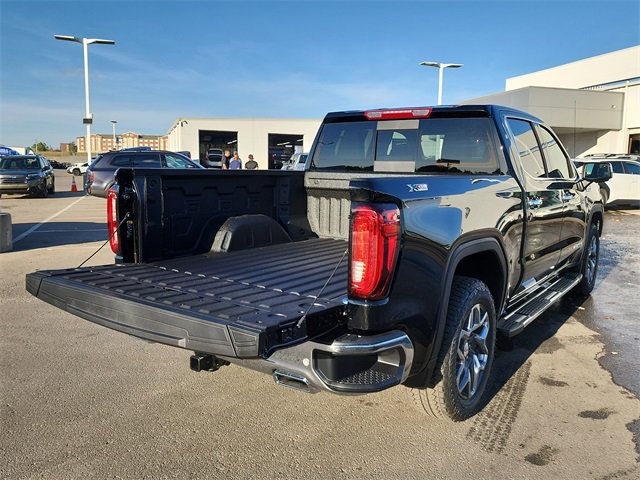 New 2026 GMC Sierra 1500 SLT image 7