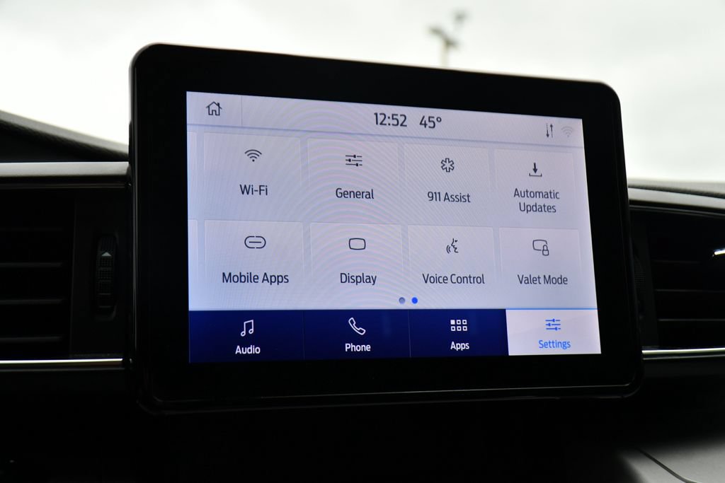 Used 2023 Ford Explorer XLT w/ Equipment Group 202A AWD/4WD image 32