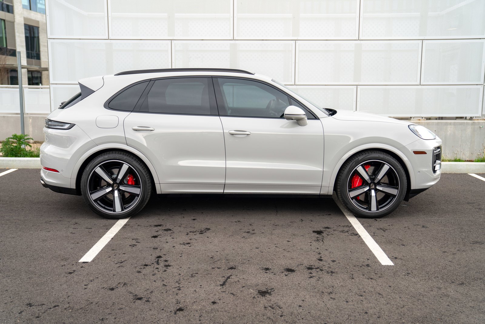 Certified 2025 Porsche Cayenne Turbo AWD/4WD image 8