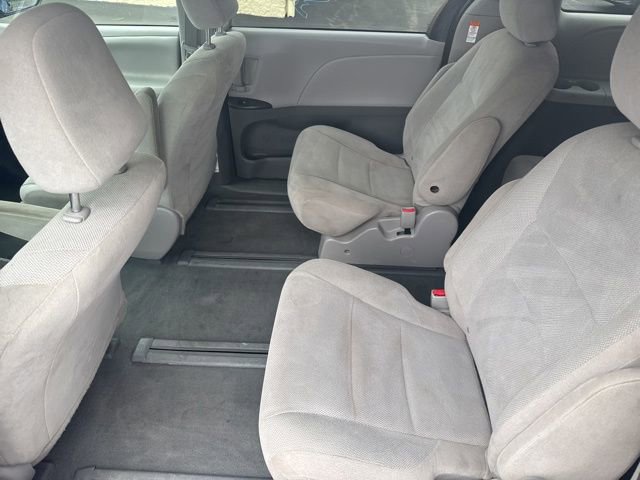 Used 2020 Toyota Sienna L FWD image 13