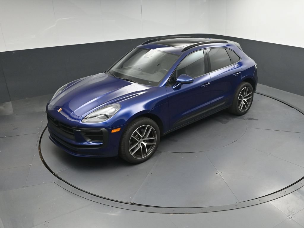 Used 2025 Porsche Macan AWD/4WD image 34