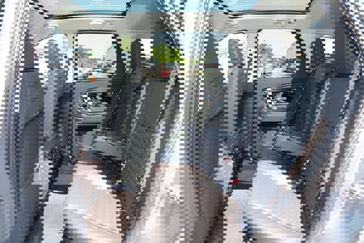 Used 2024 Land Rover Discovery Sport S image 65