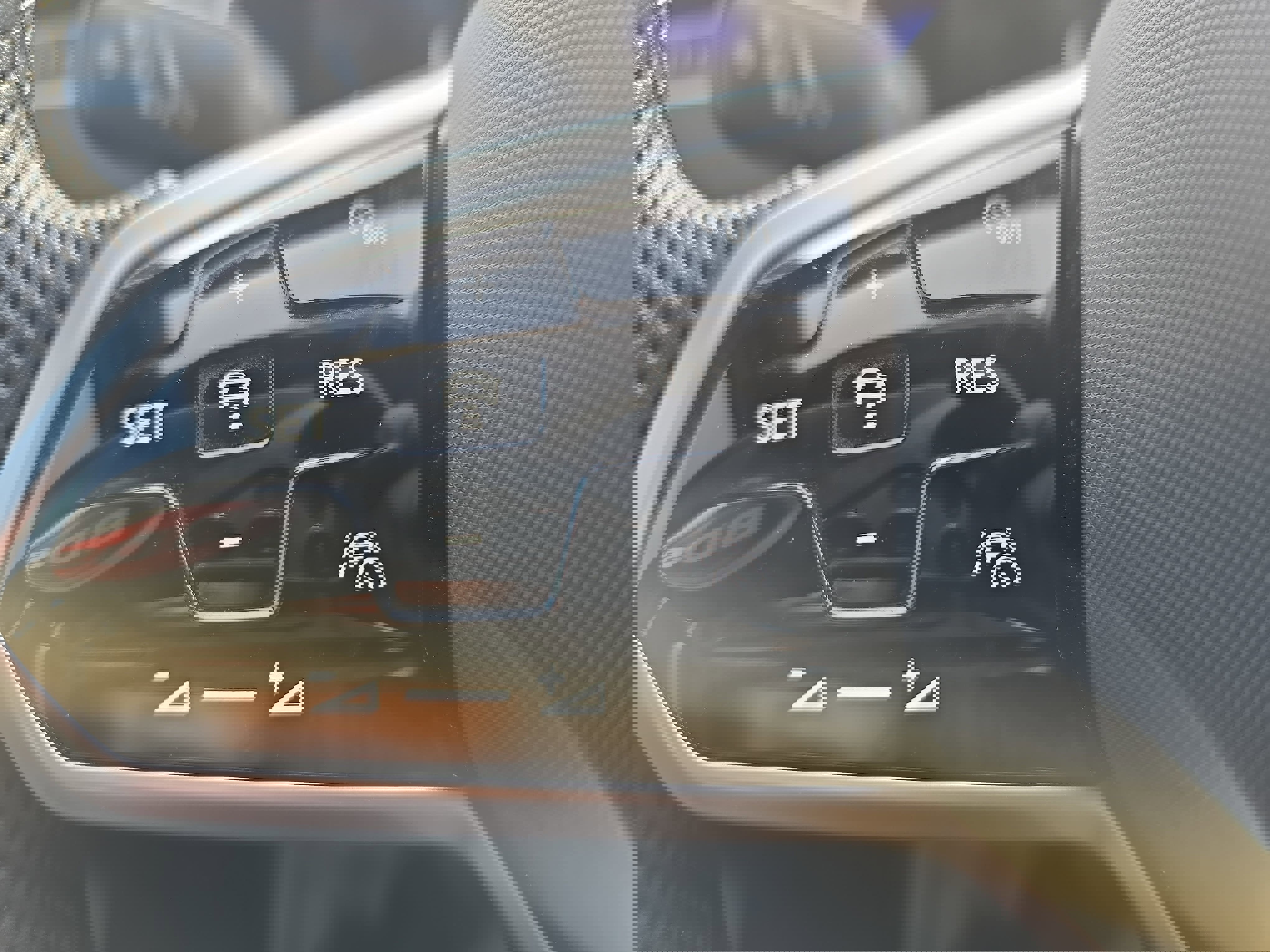 Used 2023 Volkswagen Tiguan SE R-Line image 16