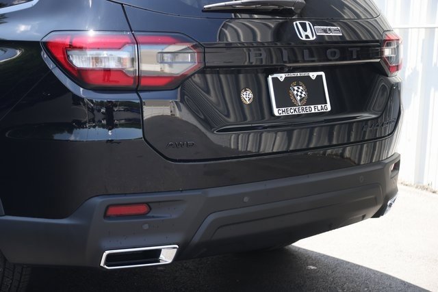 New 2025 Honda Pilot Black Edition image 10