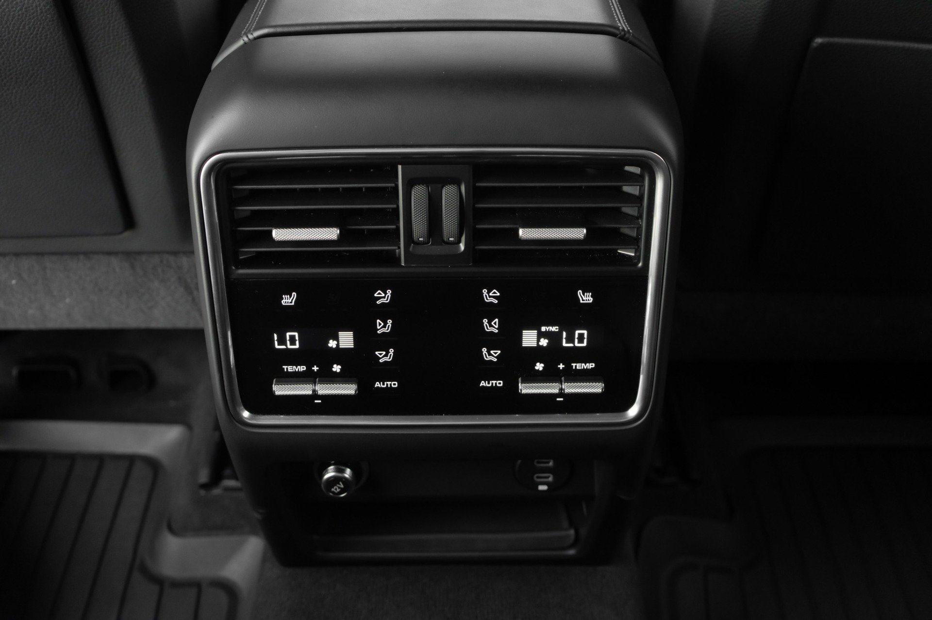 Used 2023 Porsche Cayenne Turbo AWD/4WD image 25