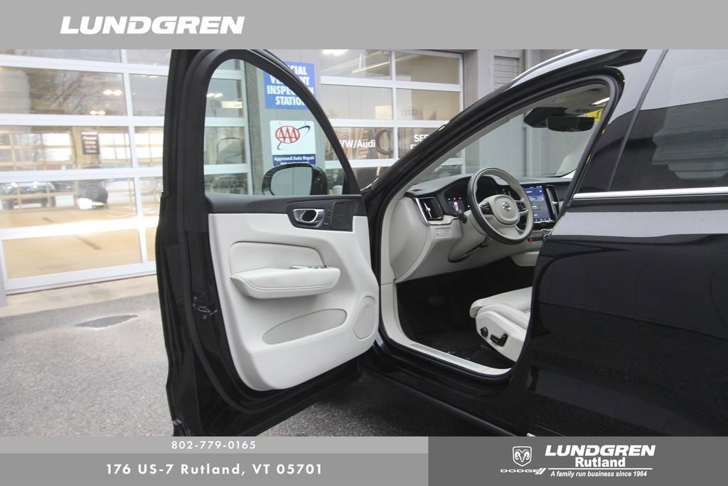 Used 2022 Volvo XC60 B6 Inscription w/ Advanced Package image 11