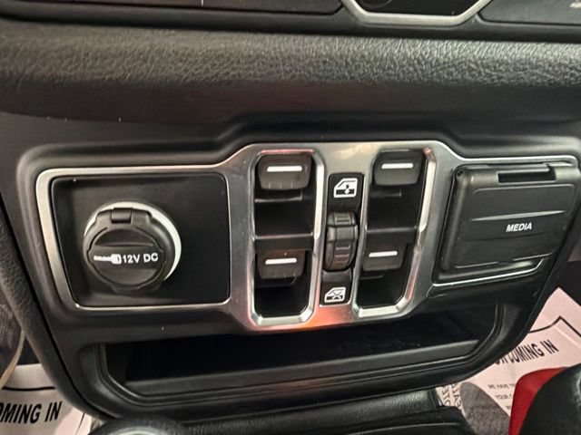 Used 2024 Jeep Wrangler Unlimited w/ Convenience Group AWD/4WD image 33