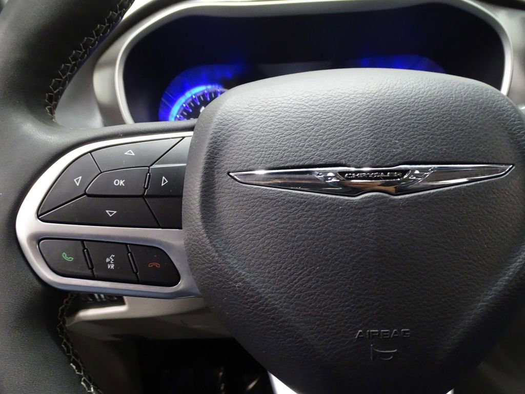 Used 2024 Chrysler Pacifica Touring-L image 25