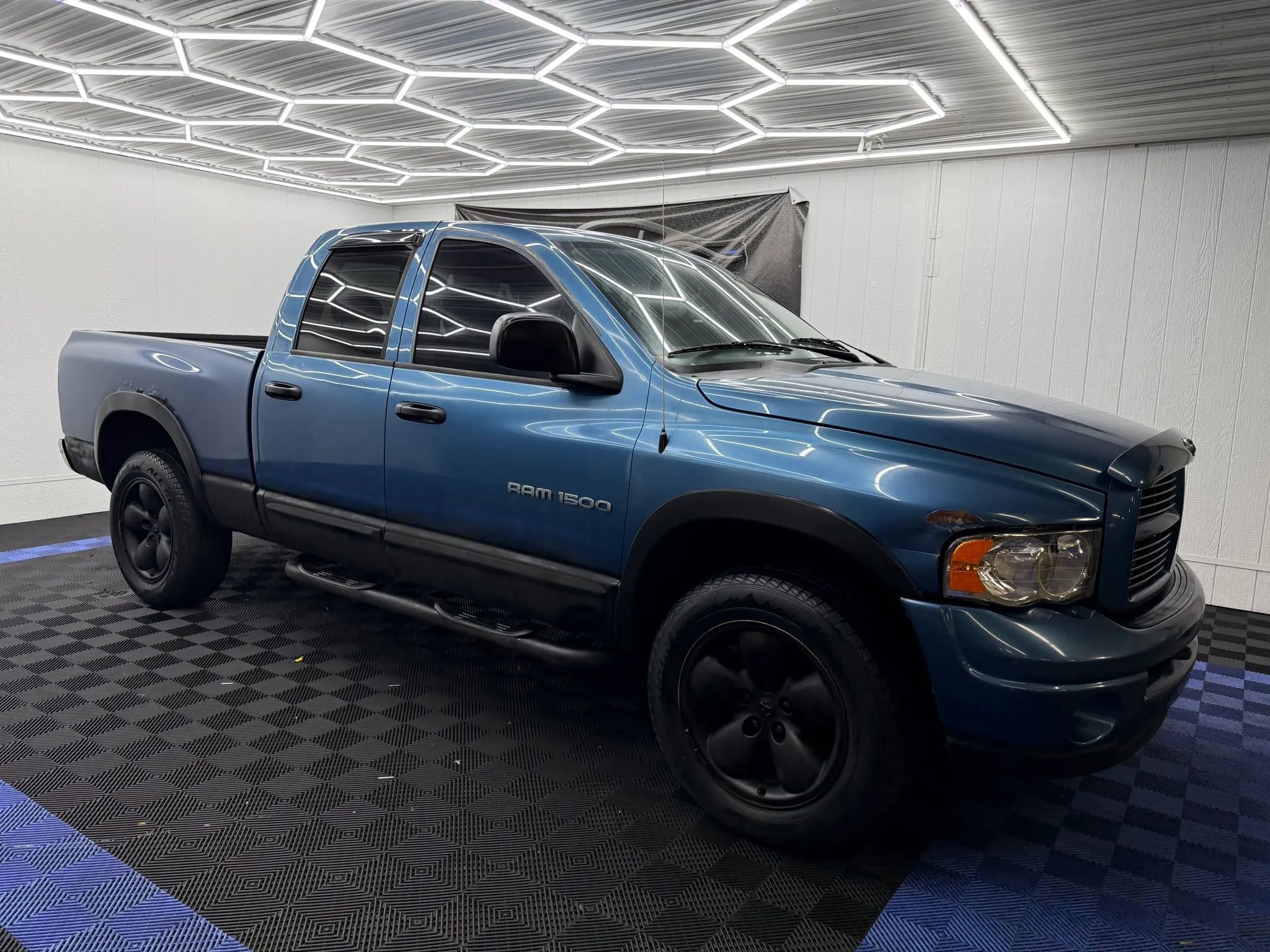 Used 2004 Dodge Ram 1500 Truck SLT w/ Quad Cab Value Group image 2