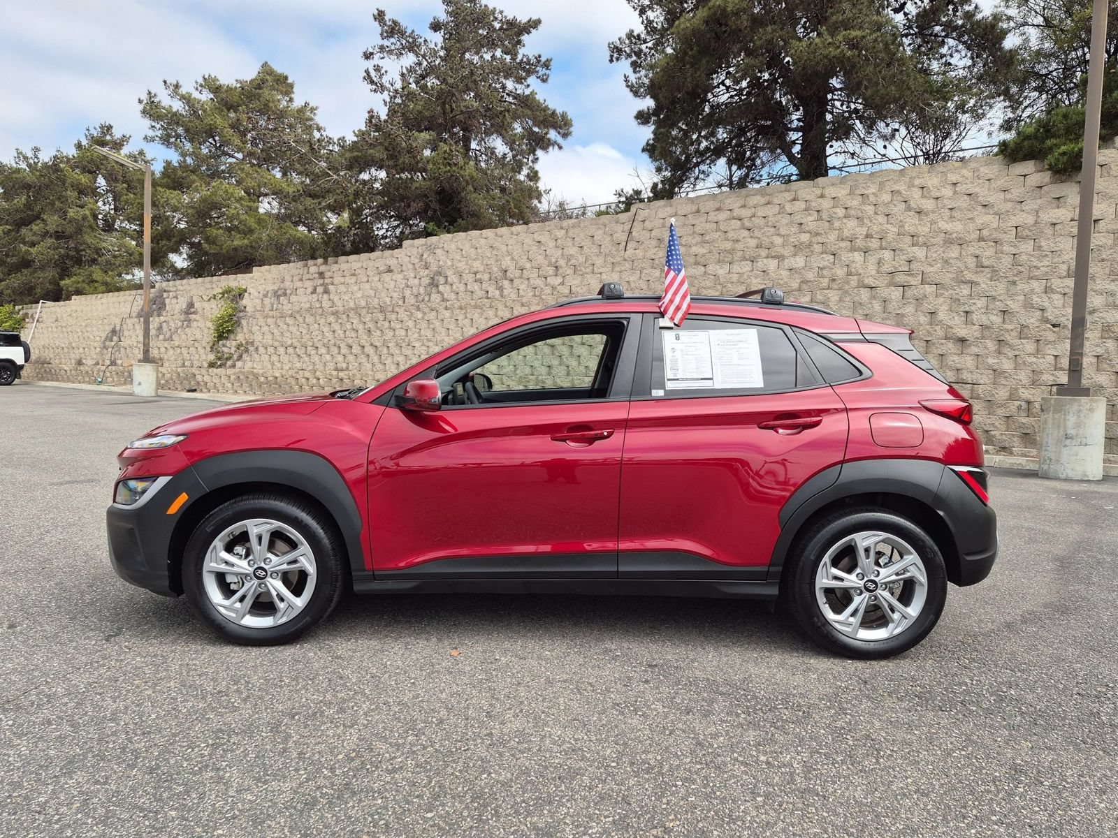 Used 2023 Hyundai Kona SEL FWD image 2