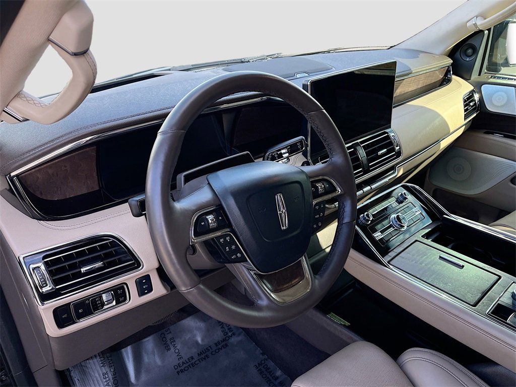 Used 2024 Lincoln Navigator Reserve image 9