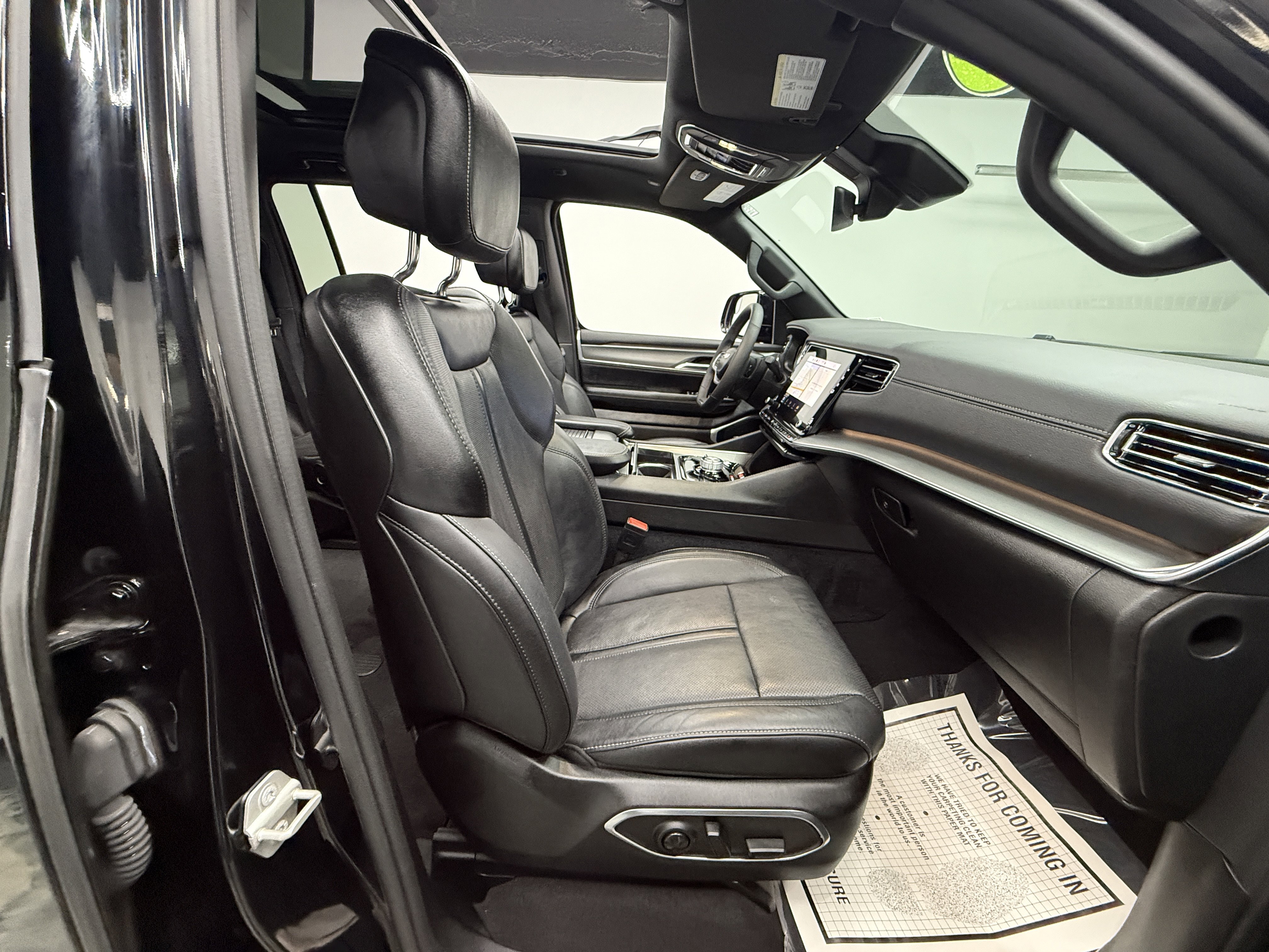 Used 2024 Jeep Wagoneer Series II image 25