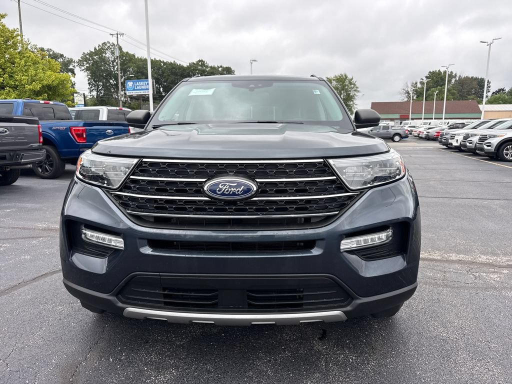 Used 2024 Ford Explorer XLT w/ Equipment Group 202A AWD/4WD image 3