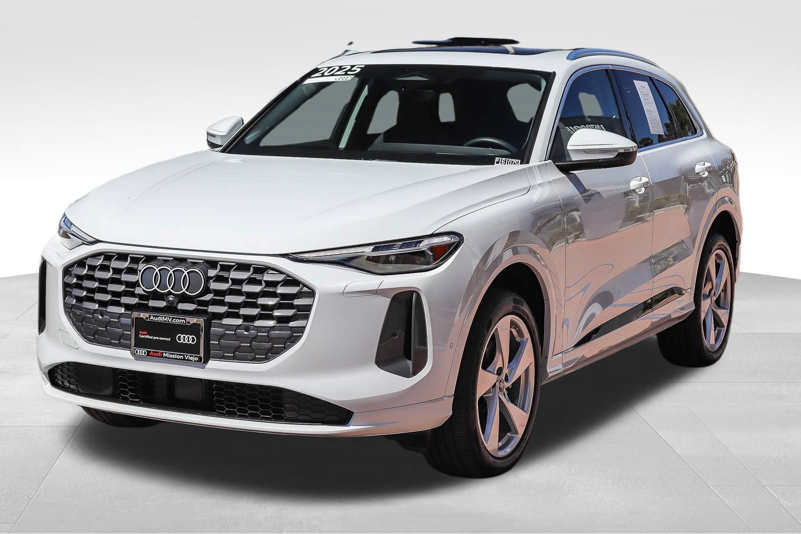 Certified 2025 Audi Q5 Premium AWD/4WD image 3