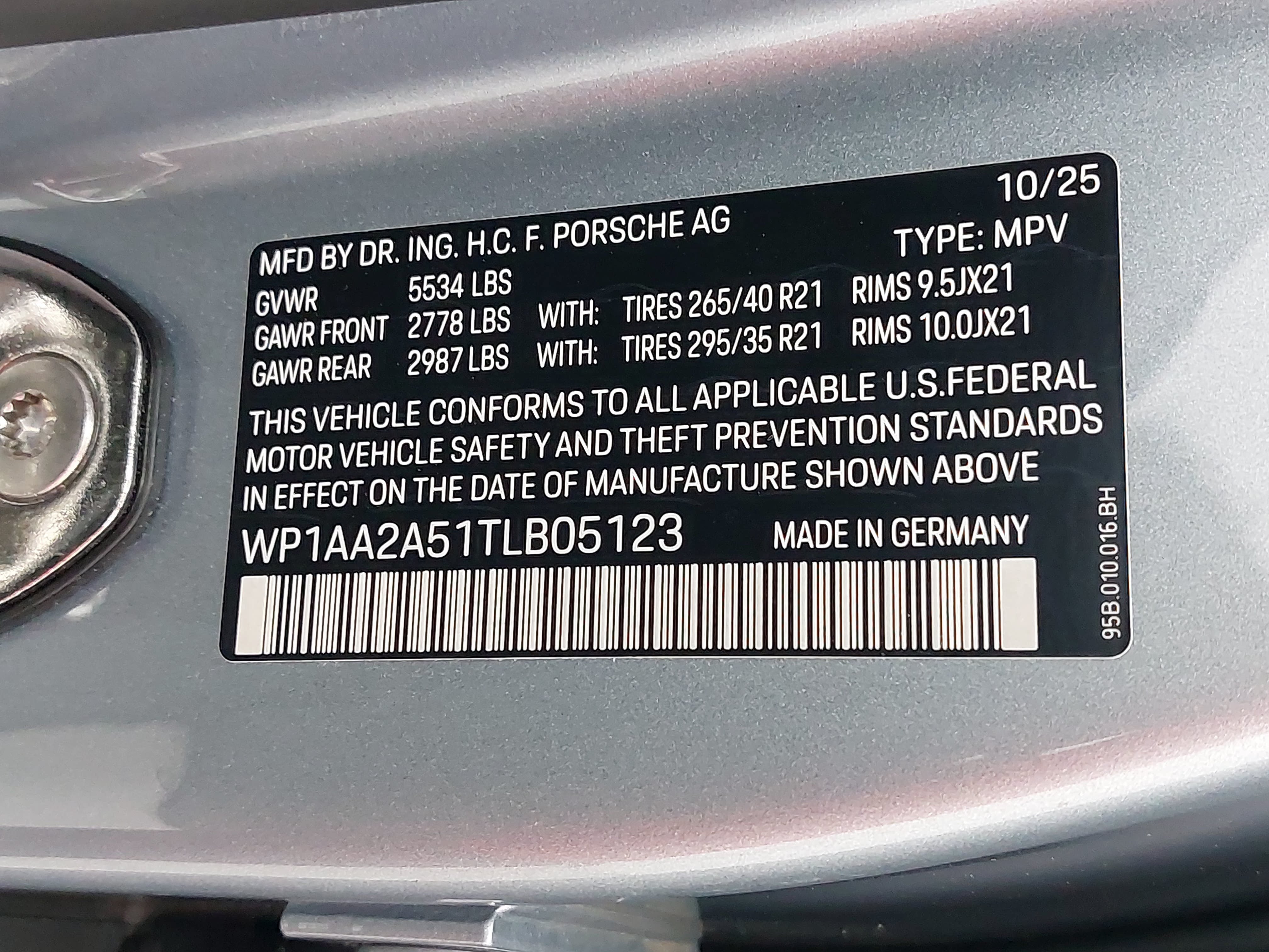 Certified 2026 Porsche Macan AWD/4WD image 38