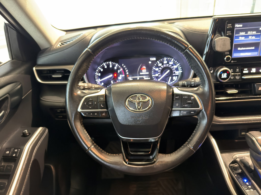 Used 2020 Toyota Highlander XLE image 17