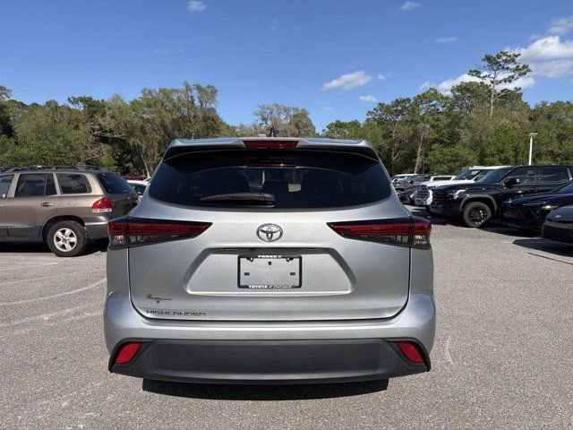 Used 2023 Toyota Highlander L image 3