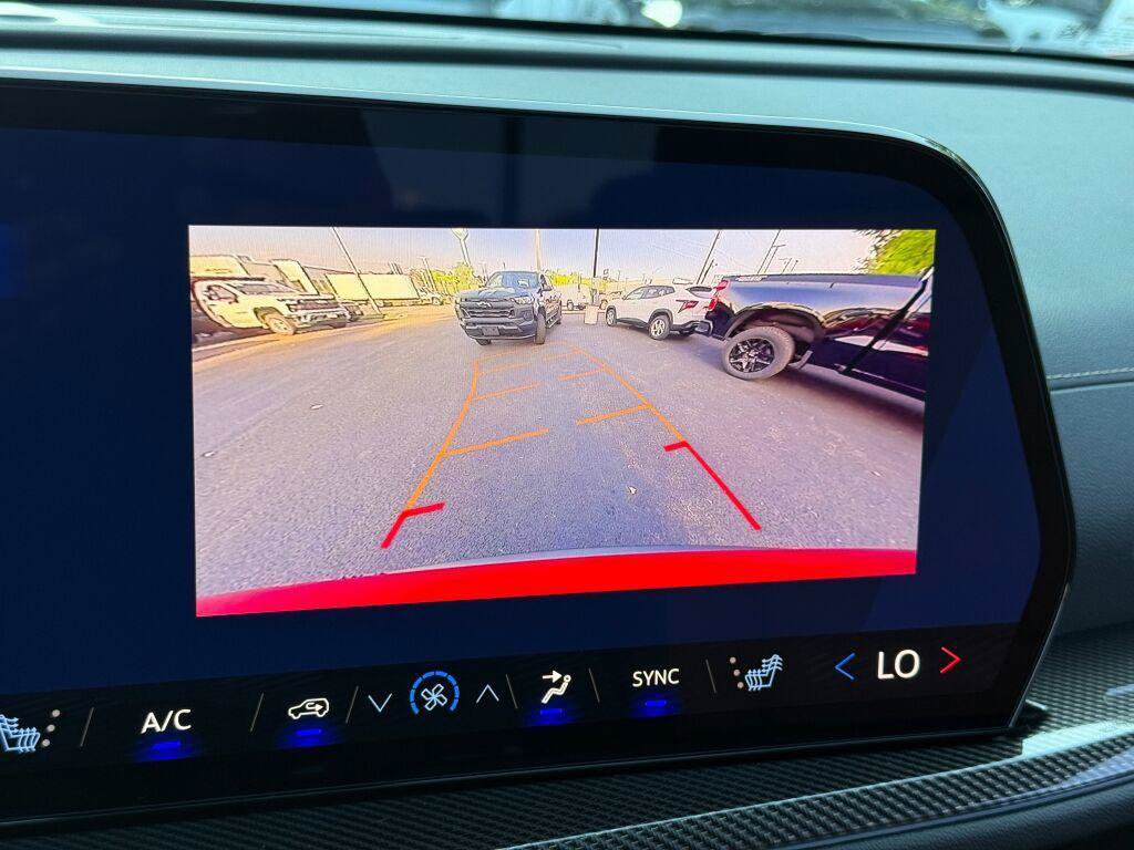 New 2027 Chevrolet Traverse Z71 w/ LPO, Floor Liner Package AWD/4WD image 30