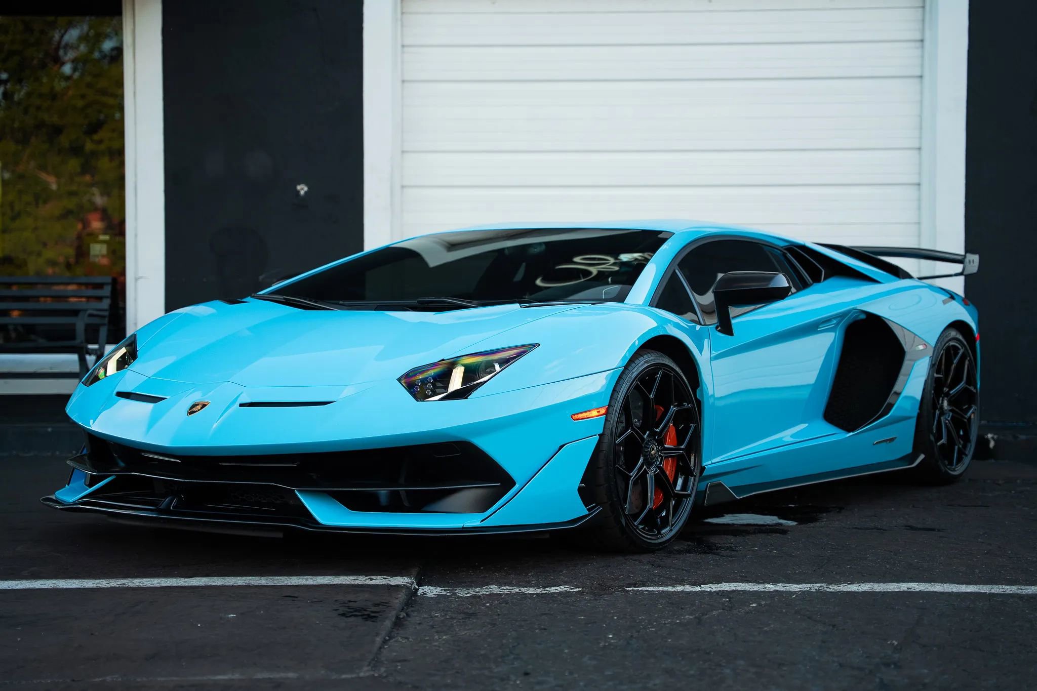 Used 2020 Lamborghini Aventador SVJ AWD/4WD image 3