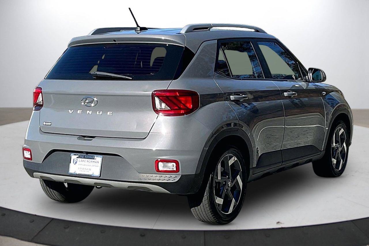 Used 2023 Hyundai Venue SEL w/ Cargo Package image 9