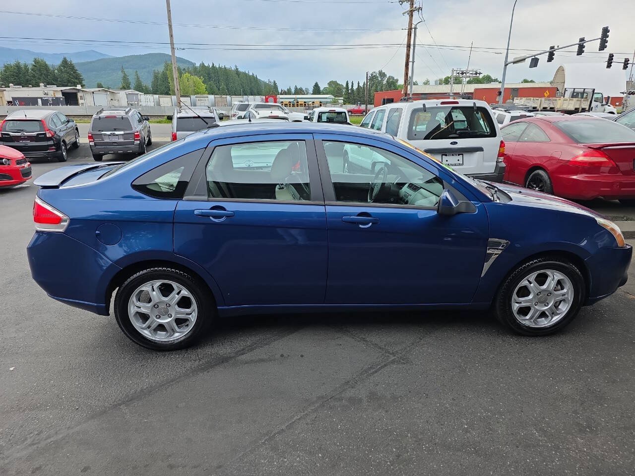 Used 2008 Ford Focus SES FWD image 2