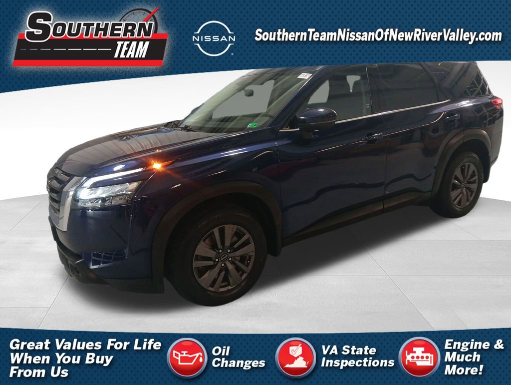 Used 2024 Nissan Pathfinder SV image 1