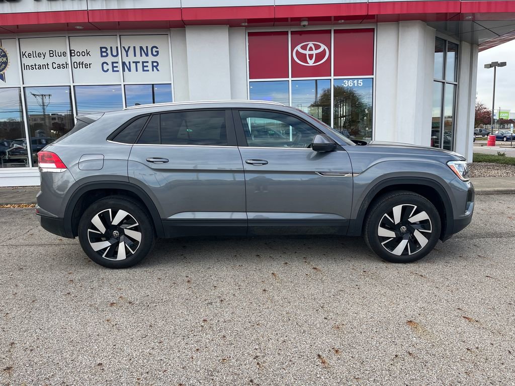 Used 2025 Volkswagen Atlas Cross Sport SE image 30