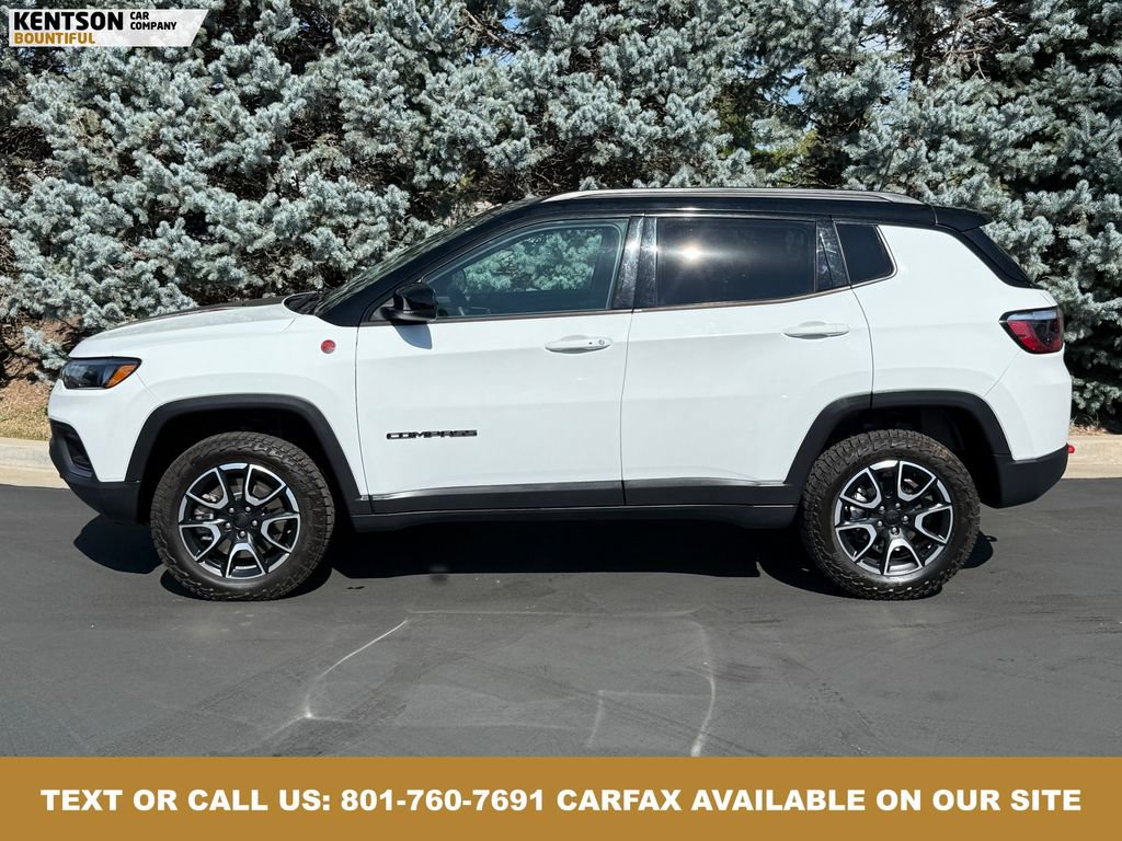 Used 2024 Jeep Compass Trailhawk image 4