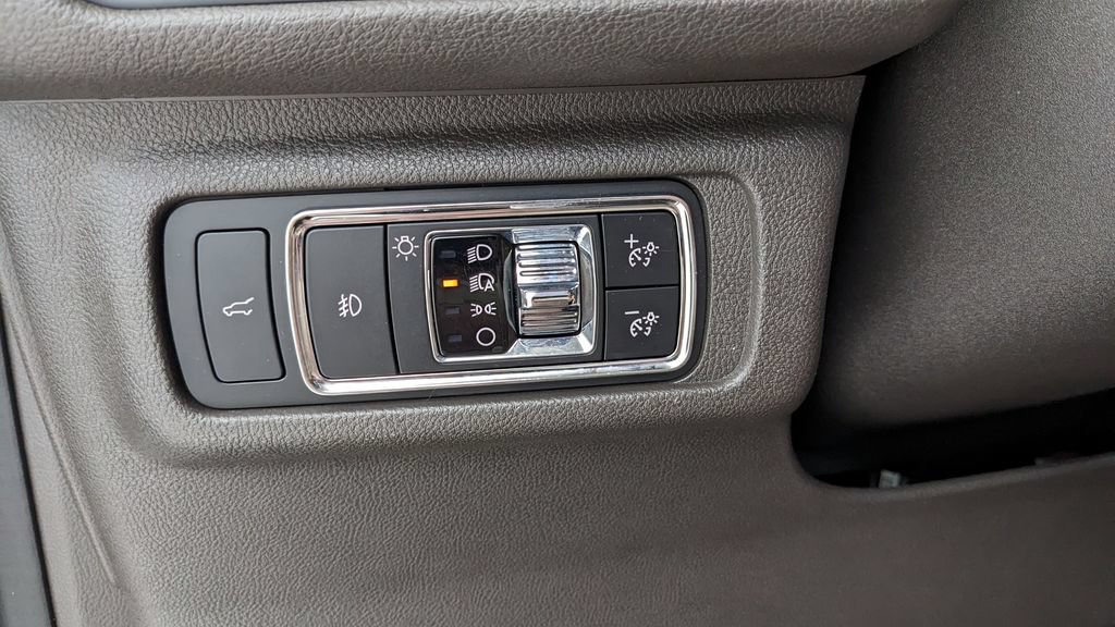 Used 2021 Lincoln Corsair Reserve FWD image 22