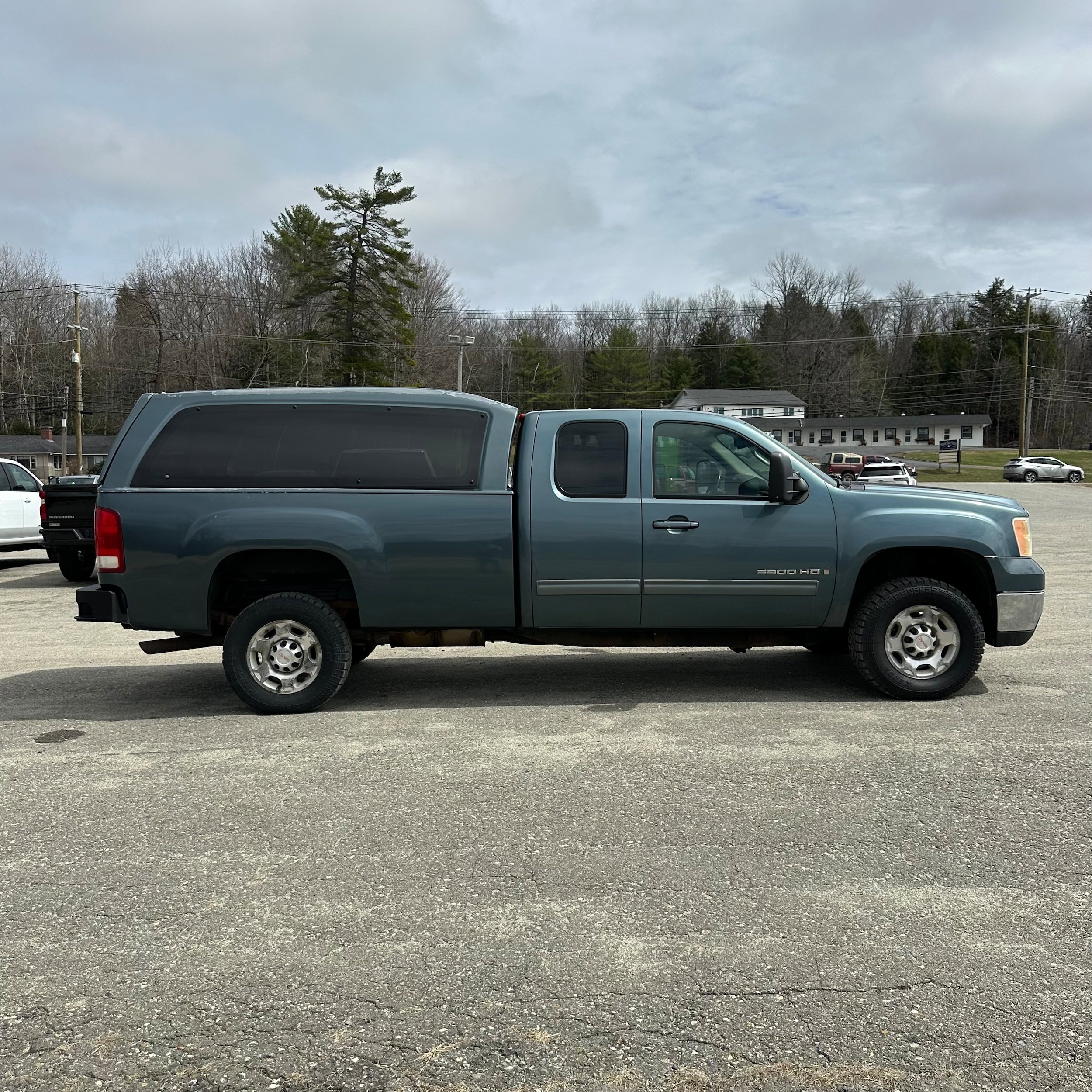 Used 2008 GMC Sierra 3500 SLT w/ Convenience Package AWD/4WD image 2