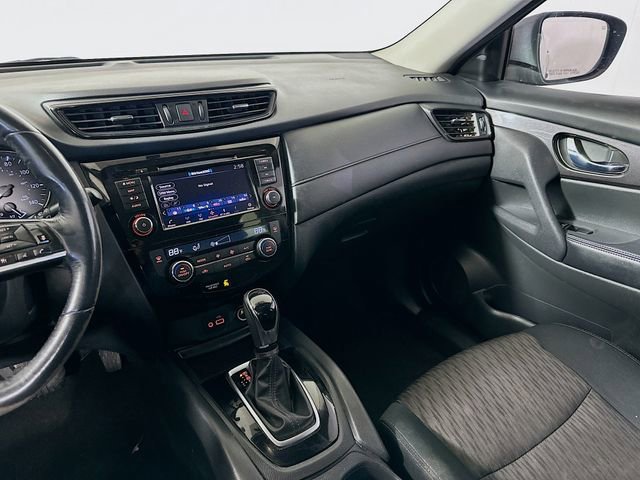 Used 2018 Nissan Rogue SV w/ Premium Package image 25