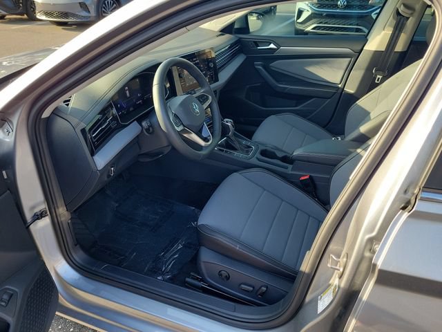 Used 2026 Volkswagen Jetta SE FWD image 15
