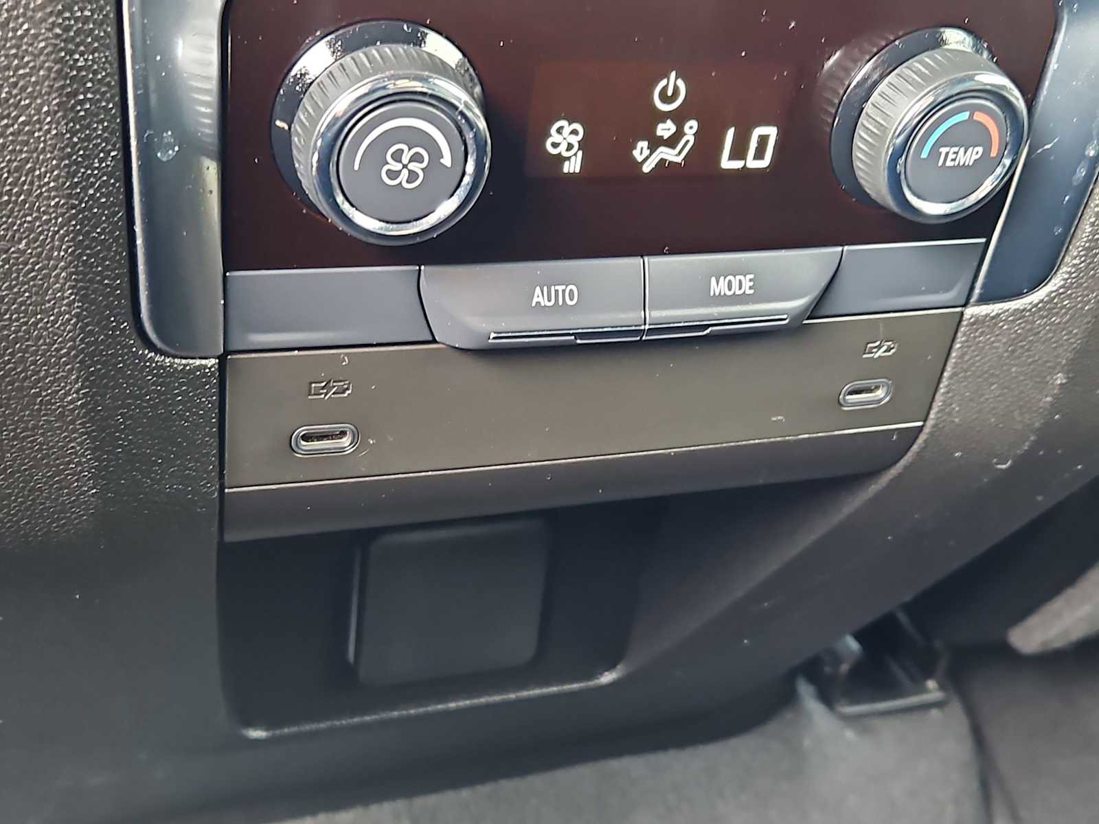 Certified 2025 Chevrolet Suburban Z71 image 22