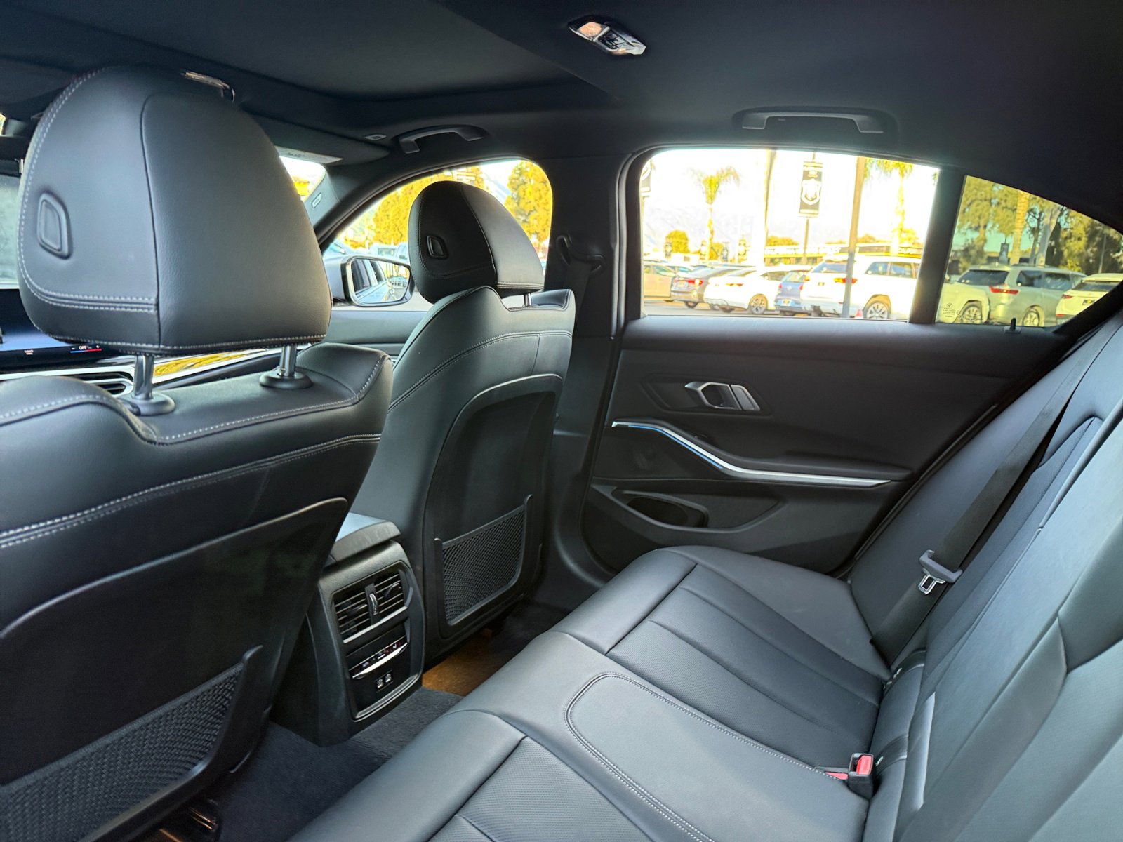 Used 2023 BMW 330i Sedan w/ Premium Package image 16