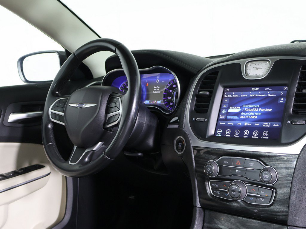 Used 2018 Chrysler 300 Touring L AWD/4WD image 21