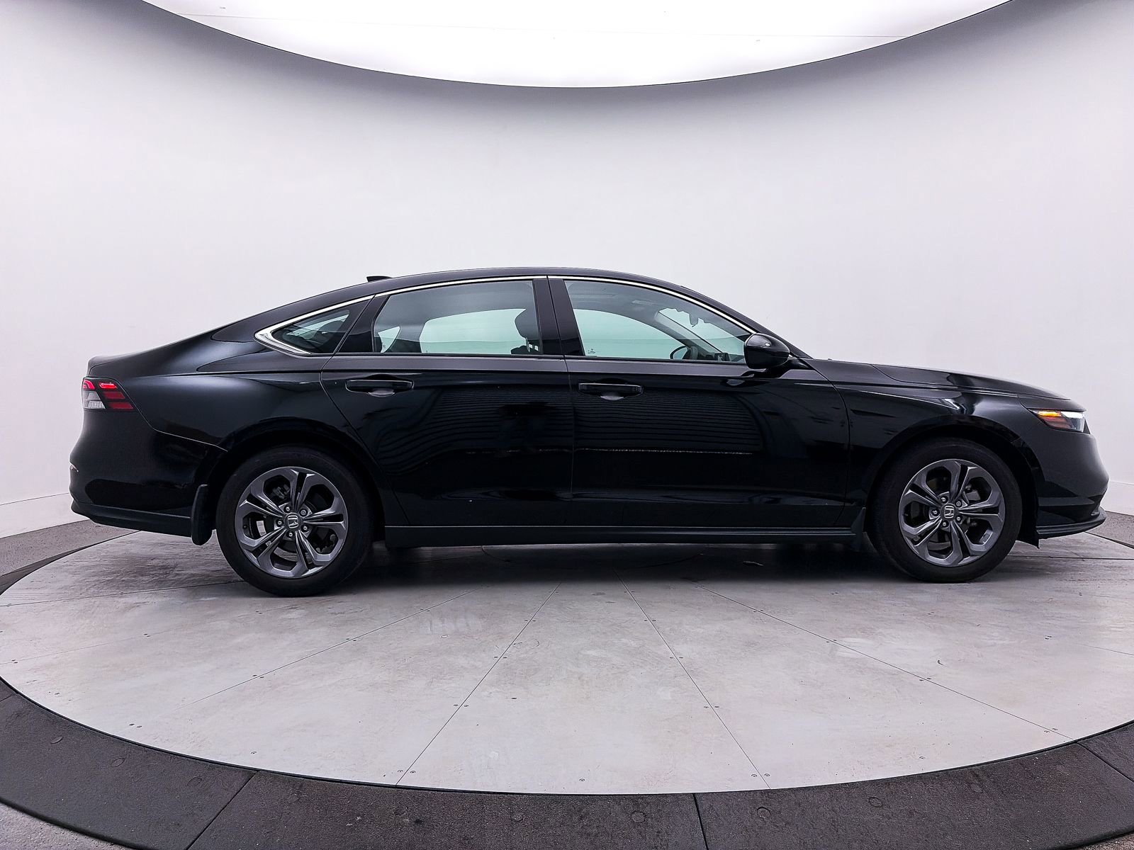 Used 2023 Honda Accord EX image 37