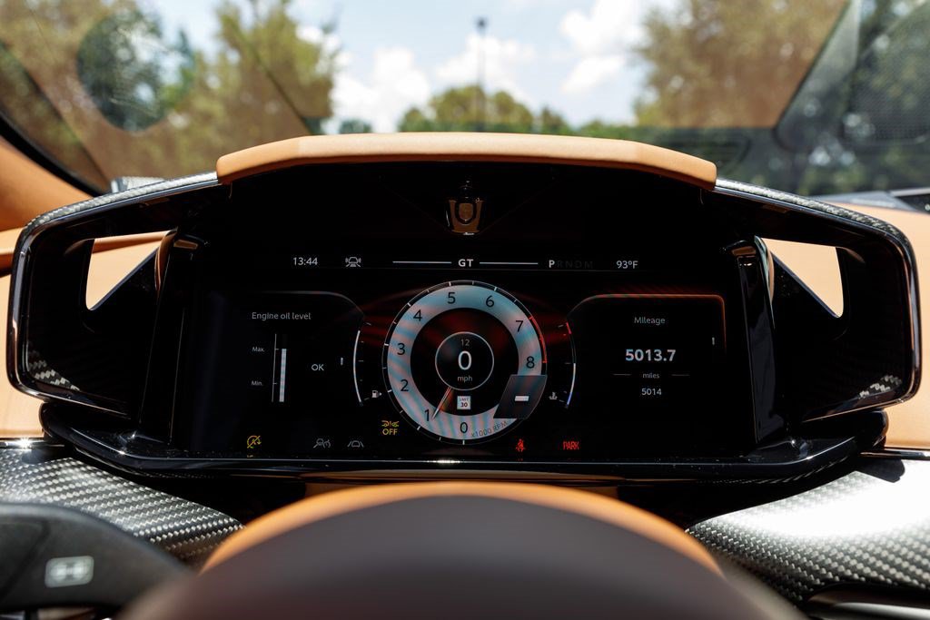 Used 2025 Aston Martin Vanquish RWD image 29