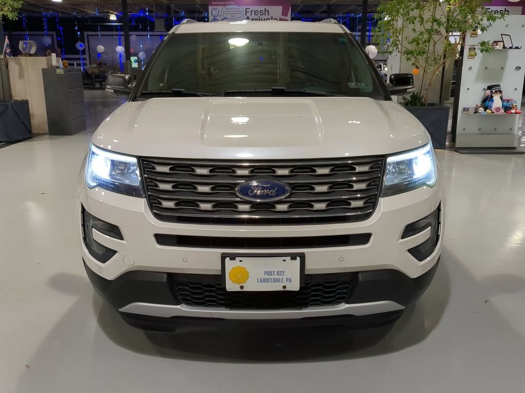 Used 2016 Ford Explorer XLT w/ Equipment Group 202A AWD/4WD image 3
