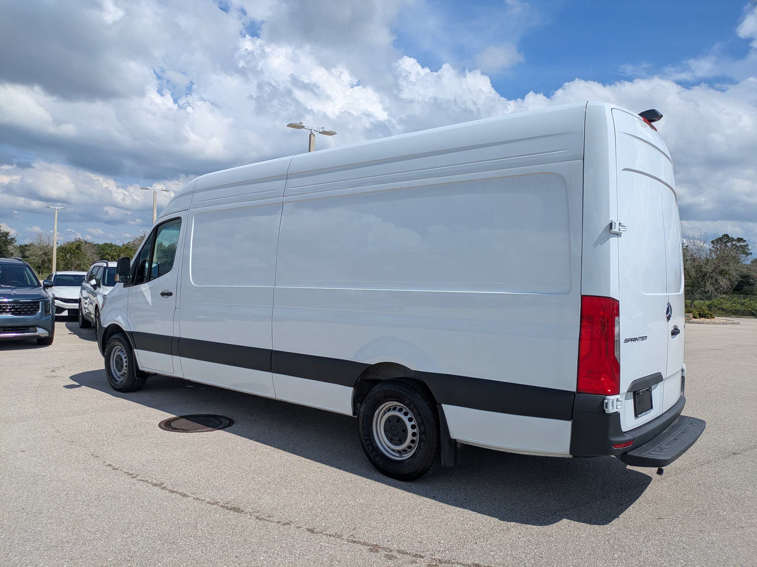 Used 2025 Mercedes-Benz Sprinter 2500 image 9