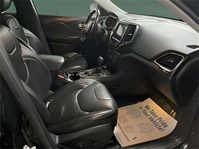 Used 2019 Jeep Cherokee Trailhawk image 30