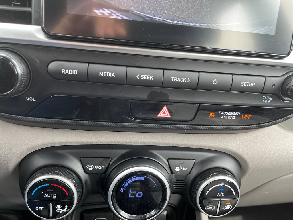 Used 2025 Hyundai Venue SEL FWD image 24